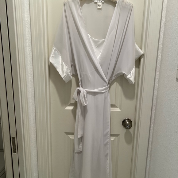 Josie by Natori night gown & robe. Size Medium. Extremely good condition. - Picture 5 of 6